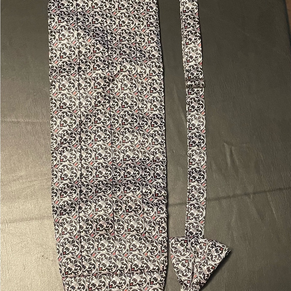 Elegant Black and White Patterned Bow Tie and Cumberband 100% Silk U.S.A